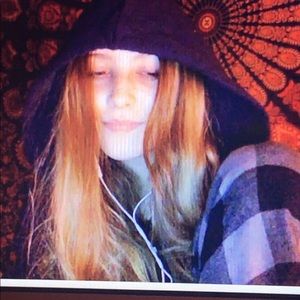 Meet your Posher, Caitlin